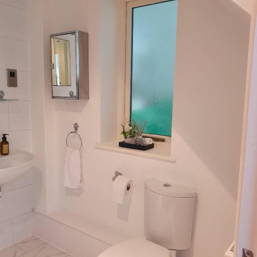 Spacious Beautiful And Warm Cottage With Parking Chelmsford Exterior foto